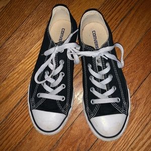 Black and white low top converse